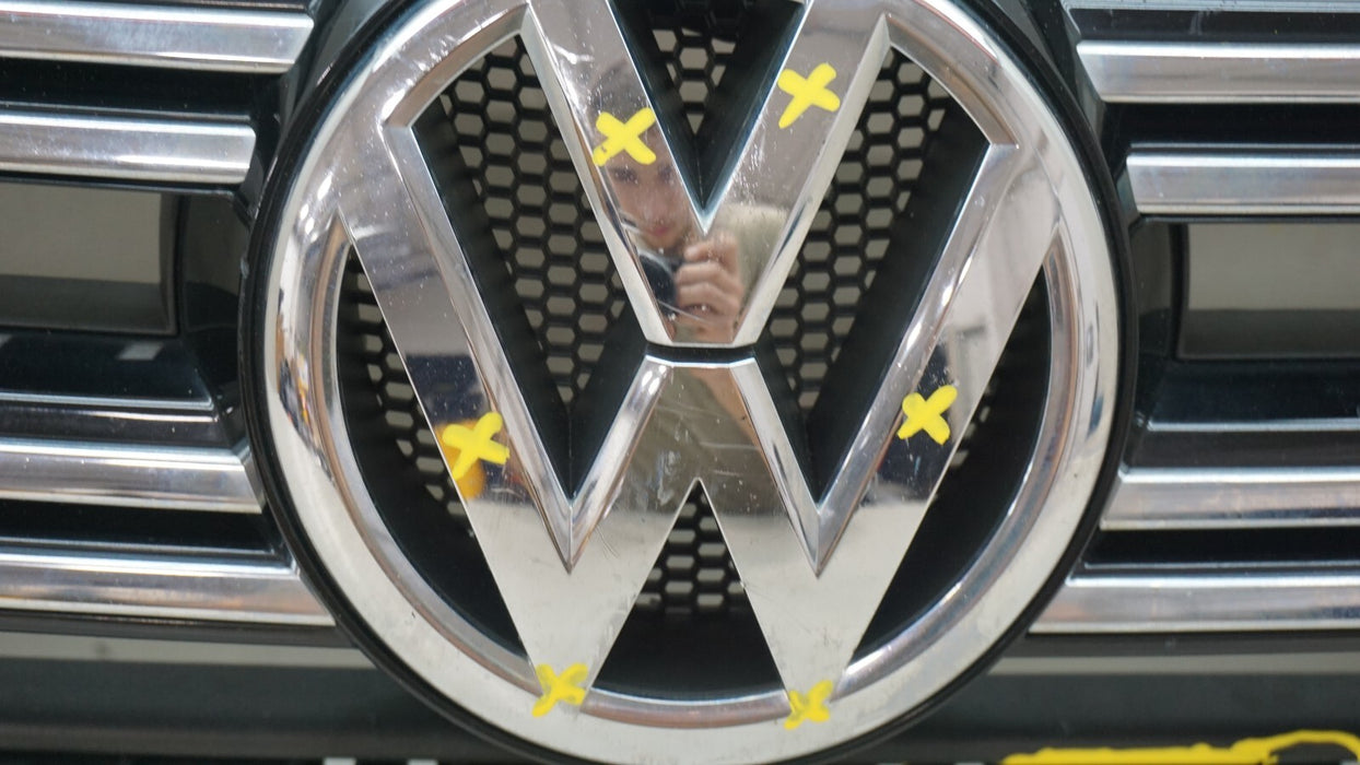 2012-2017 VOLKSWAGEN TIGUAN FRONT UPPER GRILLE 5N0853653E OEM 12 13 14 15 16 17
