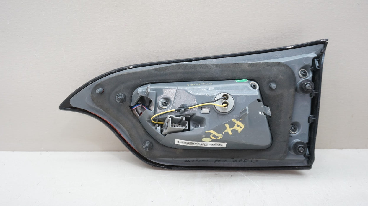 2014-2018 JEEP CHEROKEE REAR LEFT DRIVERS SIDE INNER TAIL LIGHT OEM