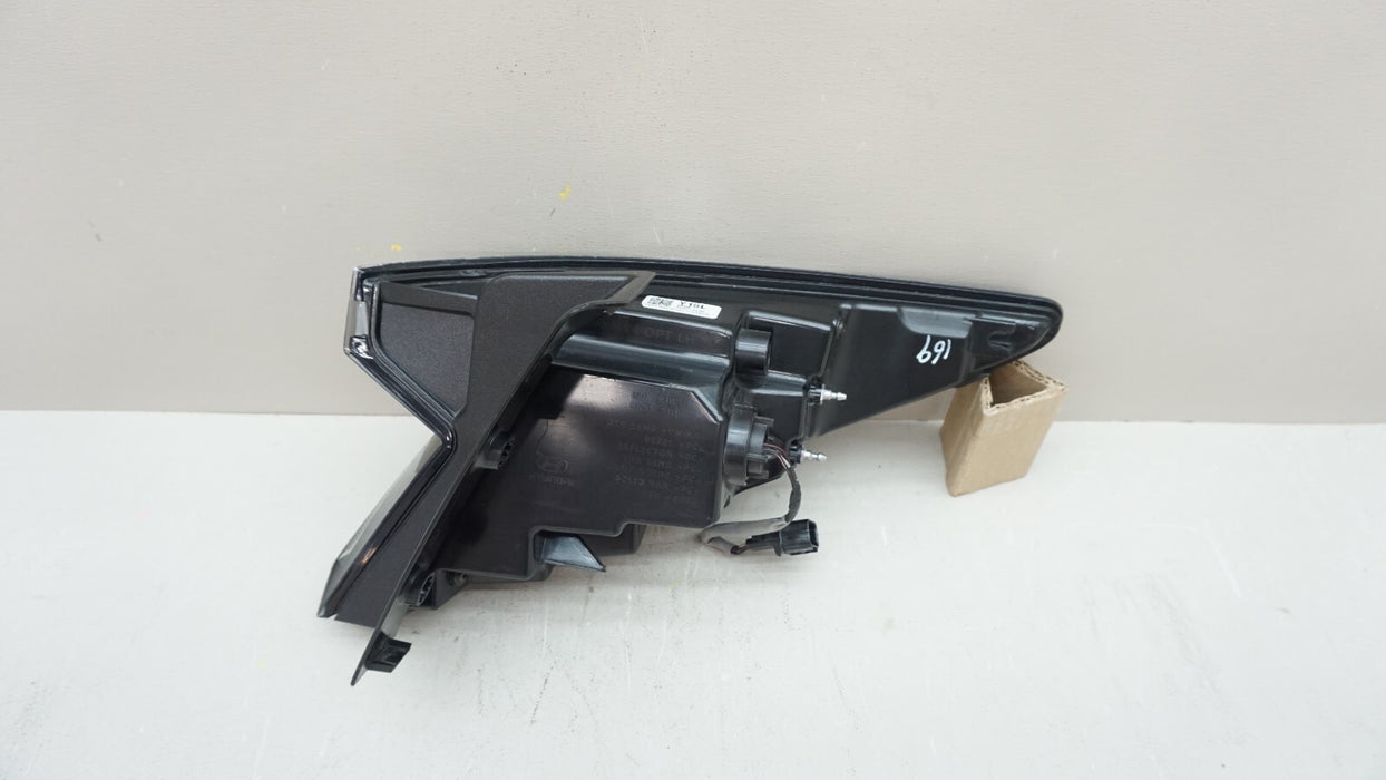 2022-2024 HYUNDAI TUCSON REAR RH RIGHT PASSENGER SIDE OUTER TAIL LIGHT OEM
