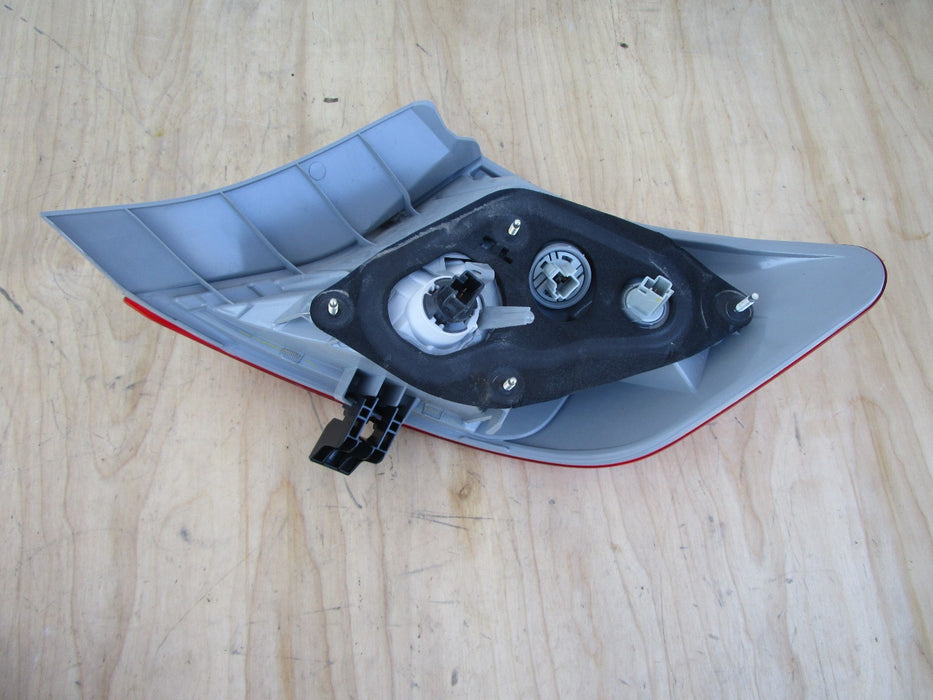 2012-2014 TOYOTA CAMRY REAR LEFT DRIVER SIDE TAIL LIGHT OUTER OEM
