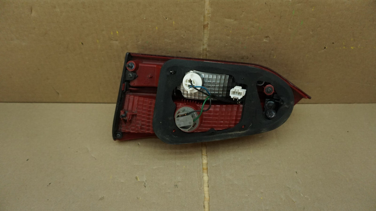 2013-2016 HYUNDAI SANTA FE RIGHT PASSENGER SIDE INNER TAIL LIGHT OEM 92405-4Z0