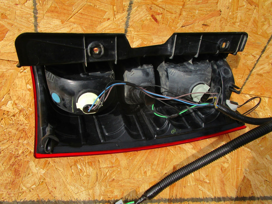 07 08 09 10 11 12 13 CHEVROLET SUBURBAN TAHOE RIGHT REAR TAILLIGHT OEM