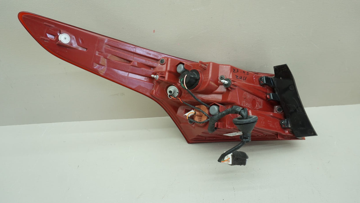 2018-2020 HYUNDAI ACCENT REAR RIGHT PASSENGER OUTER TAIL LIGHT OEM 92402-J0010