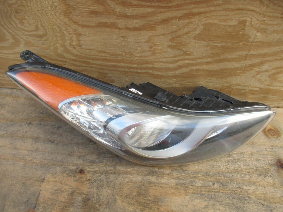 2014-2016 HYUNDAI ELANTRA RIGHT PASSENGER SIDE HEADLIGHT HALOGEN HEADLAMP OEM