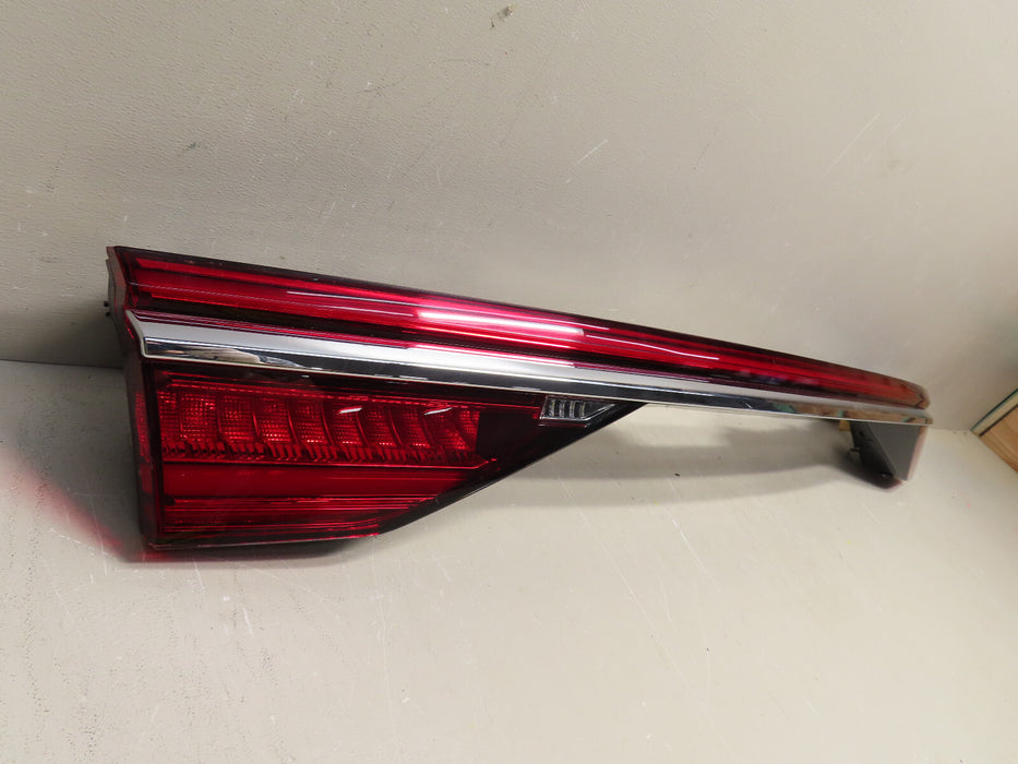 2019 - 2023 AUDI A8 L REAR TRUNK LID CENTER TAILLIGHT LIGHT LAMP OEM 4N0945095H