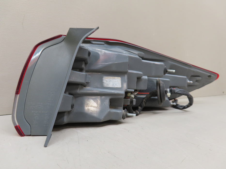 2017-2018 HYUNDAI ELANTRA REAR LEFT DRIVER SIDE OUTER TAIL LIGHT OEM 92401-F20