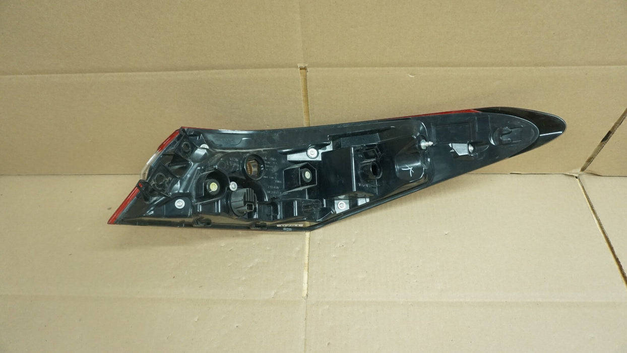 2018-2020 TOYOTA CAMRY REAR LEFT DRIVER SIDE OUTER TAIL LIGHT LAMP LENS OEM