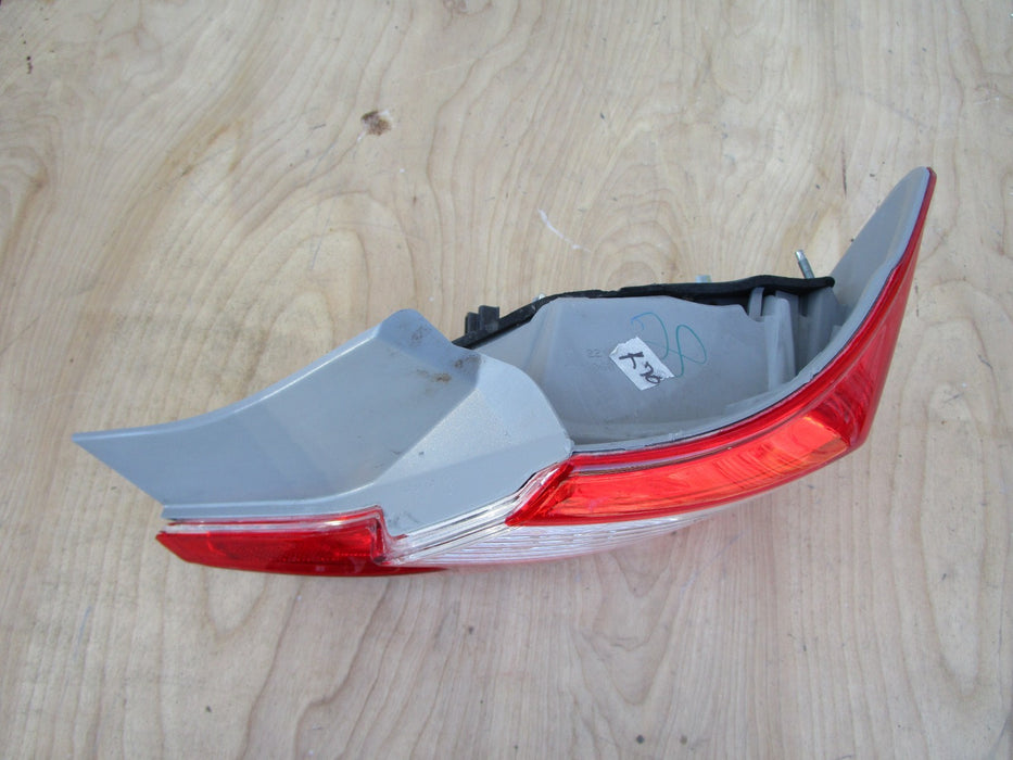 2012-2014 TOYOTA CAMRY REAR RIGHT PASSENGER SIDE TAIL LIGHT OUTER OEM