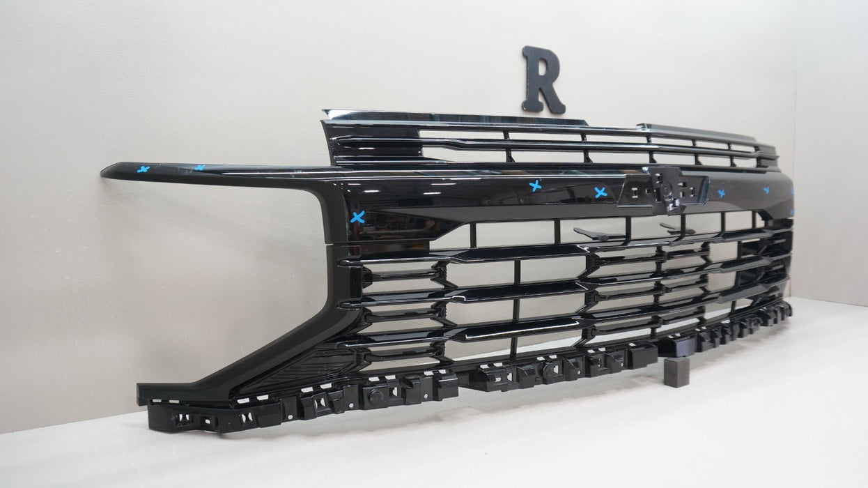 2025-2026 CHEVROLET TAHOE / SUBURBAN FRONT RADIATOR GRILLE OEM 85775009