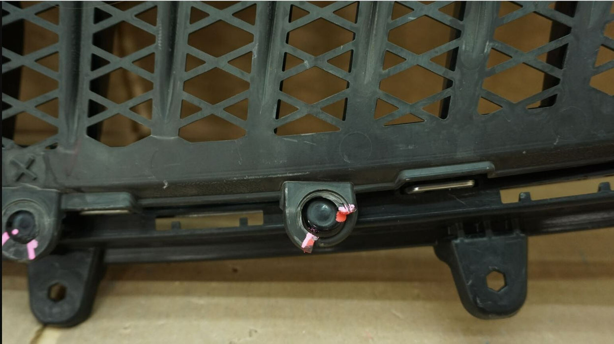 2017-2020 BUICK ENCORE FRONT RADIATOR GRILL GRILLE ASSEMBLY 42582101 OEM