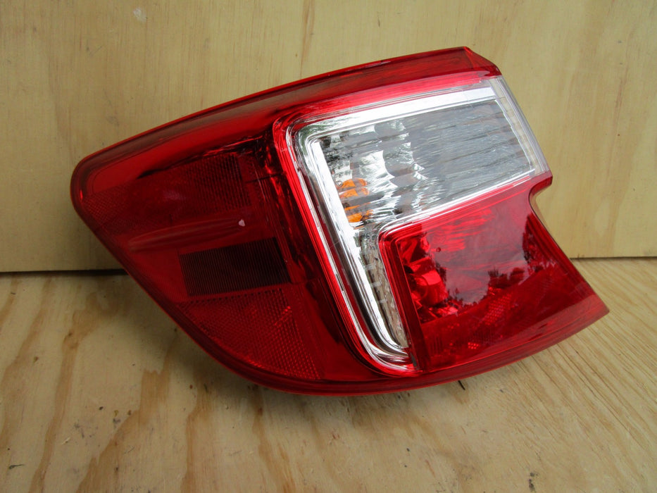 2012-2014 TOYOTA CAMRY REAR LEFT DRIVER SIDE TAIL LIGHT OUTER OEM