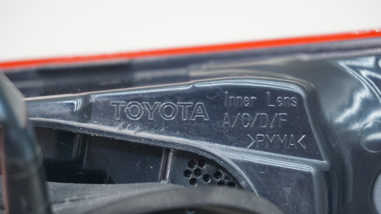 2018-2020 TOYOTA CAMRY REAR LEFT DRIVER SIDE INNER TAIL LIGHT OEM