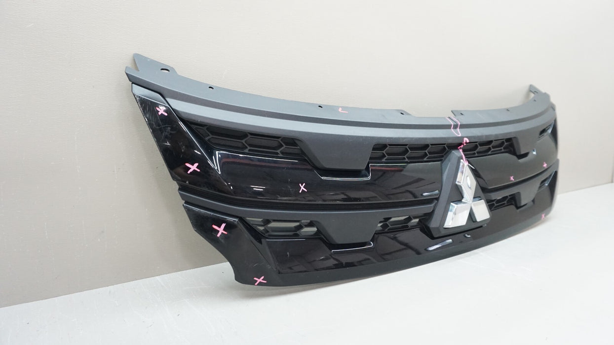 2020-2023 MITSUBISHI OUTLANDER FRONT BUMPER GRILLE OEM 7450B399