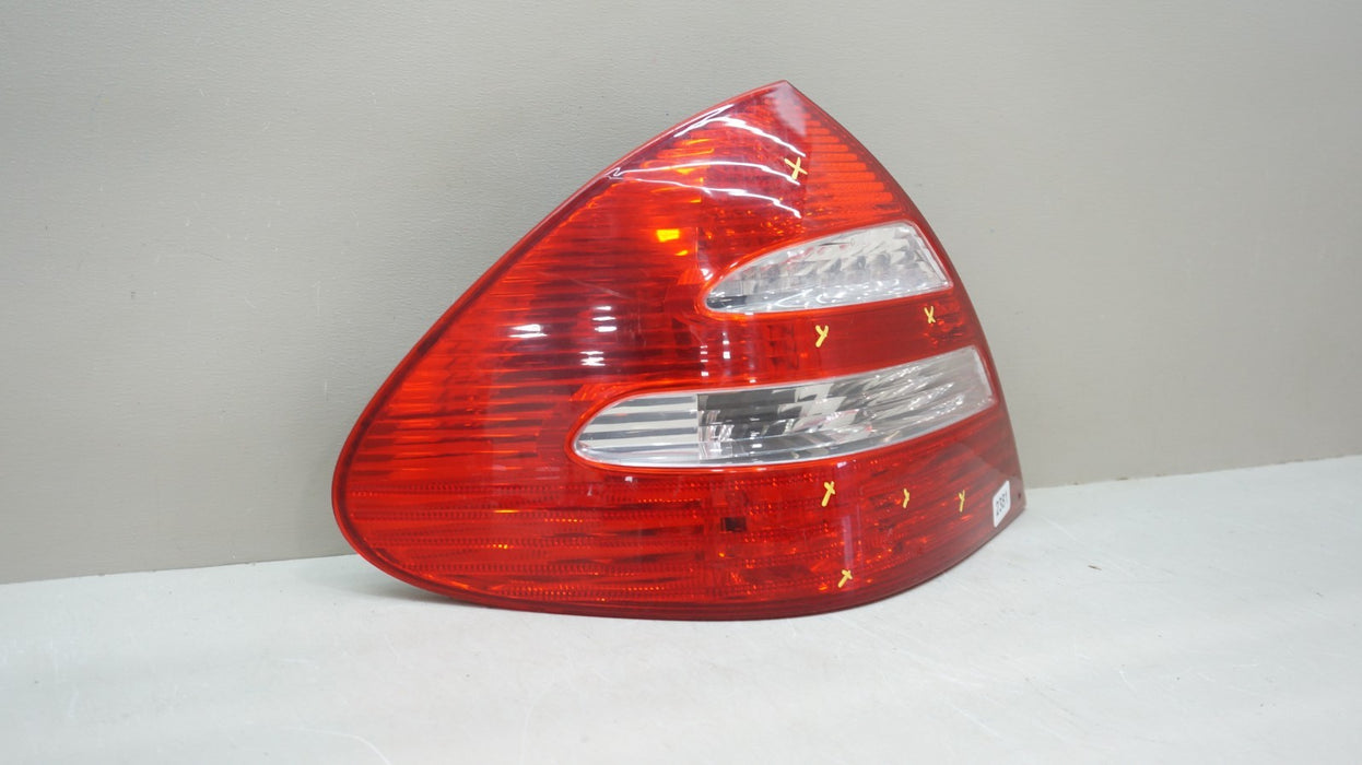 2003-2006 MERCEDES-BENZ E-CLASS REAR LEFT DRIVERS SIDE TAIL LIGHT OEM