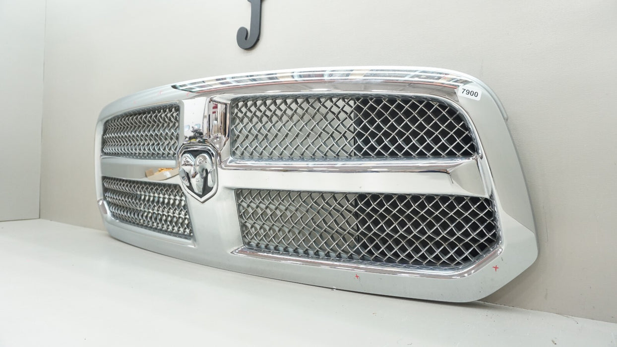 2013-2018 DODGE RAM 1500 FRONT UPPER RADIATOR GRILLE OEM 13DSAC0010