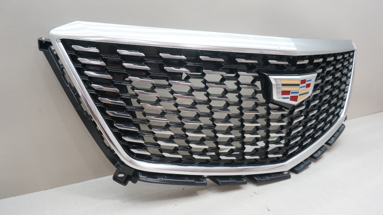 2020-2025 CADILLAC XT5 FRONT UPPER GRILLE W CAMERA HOLE OEM 84226179