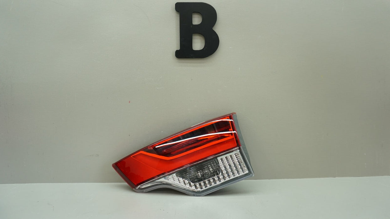 2017-2019 TOYOTA HIGHLANDER REAR RIGHT PASSENGER SIDE INNER TAIL LIGHT LAMP OEM