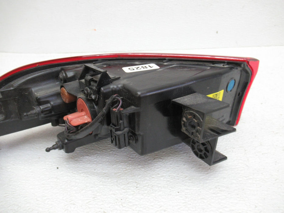 2021-2022 KIA CARNIVAL LXS REAR RIGHT PASSENGER SIDE TAIL LIGHT LAMP 92402R0 OEM