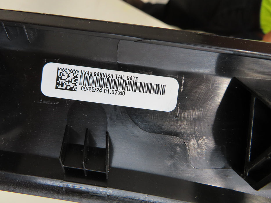 2021 2022 HYUNDAI SANTA FE REAR TAILGATE GARNISH MOLDING OEM