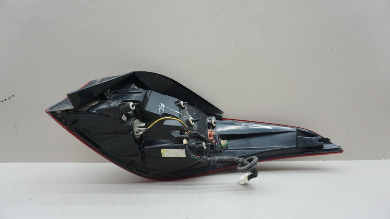 2014-2016 HYUNDAI ELANTRA REAR LEFT SIDE OUTER TAIL LIGHT LAMP OEM 92401-3Y5