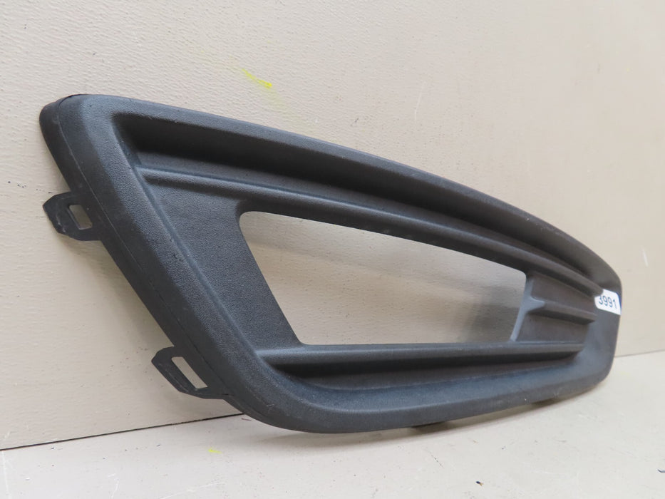 2015-2018 FORD FOCUS SEDAN FRONT RIGHT BUMPER FOG LIGHT BEZEL OEM F1EB-15A298-AA