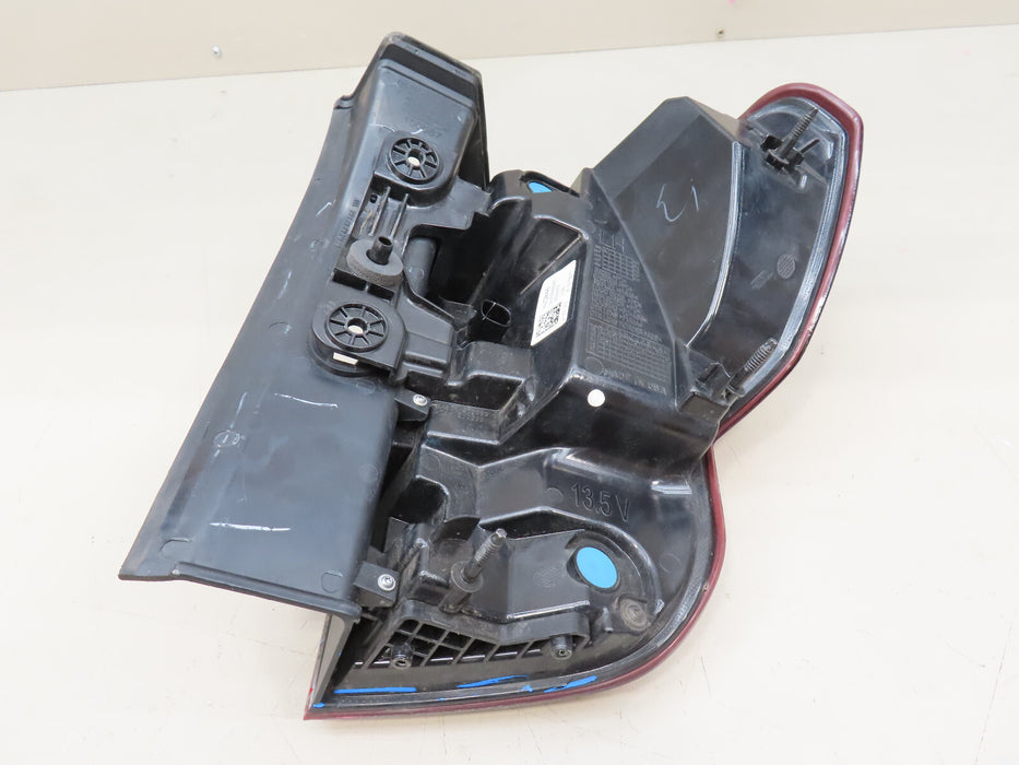 2020-2023 GMC ACADIA REAR LEFT DRIVER SIDE TAIL LIGHT OUTER OEM 84863046