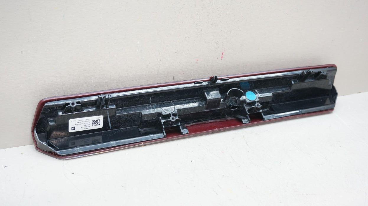 2019-2025 CHEVROLET SILVERADO 1500 2500 REAR TOP THIRD BRAKE LIGHT OEM 84419006