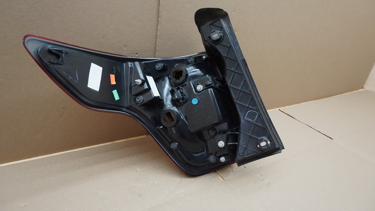 2016-2019 FORD EXPLORER REAR RH RIGHT PASSENGER SIDE QUARTER TAIL LIGHT OEM