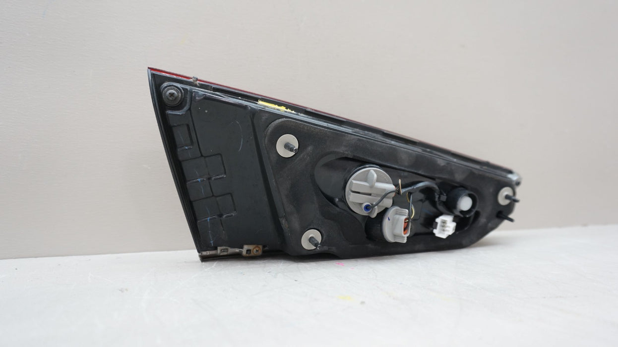 2018-2019 HYUNDAI SONATA REAR RIGHT PASSENGER SIDE INNER TAIL LIGHT OEM