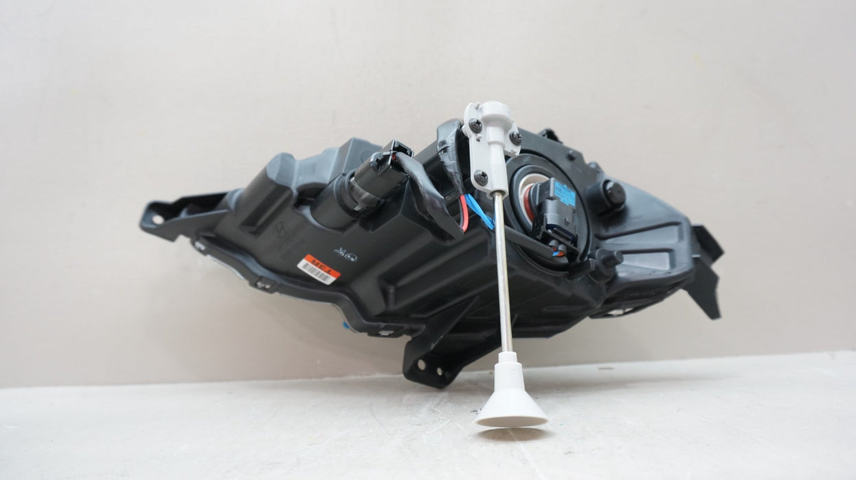 2016-2018 HYUNDAI TUCSON FRONT RIGHT PASSENGER SIDE FOG DLR LIGHT OEM