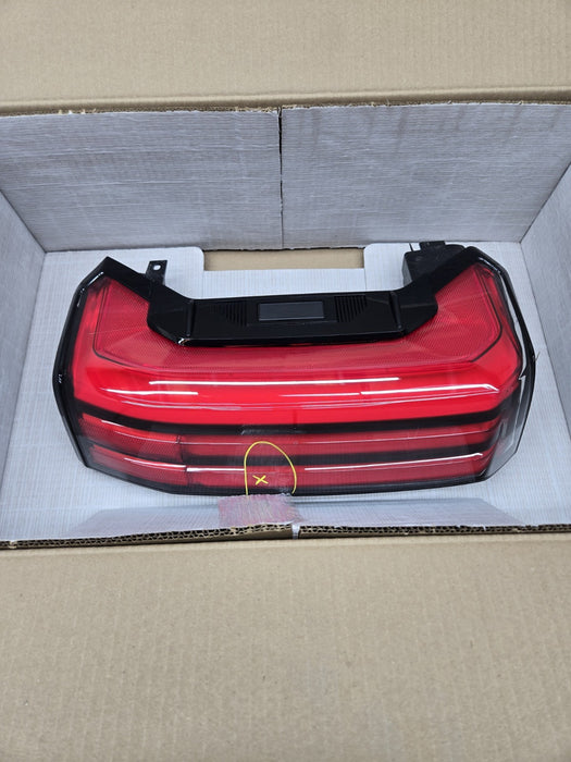 2022 2023 TOYOTA TUNDRA REAR LEFT LH TAIL LIGHT LAMP LED OEM W/GATE BUTTON