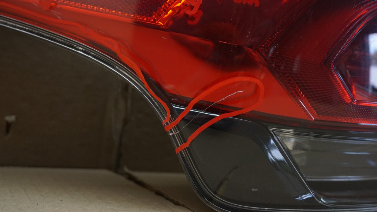 2016-2018 TOYOTA RAV4 RAV-4 REAR LEFT DRIVER SIDE OUTER TAILLIGHT TAILLAMP OEM