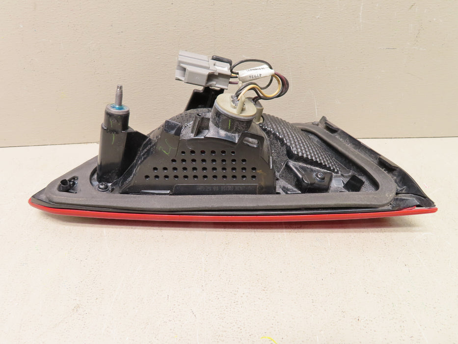 2016-2019 CHEVROLET MALIBU RIGHT PASSENGER TAIL LIGHT INNER HALOGEN LAMP OEM