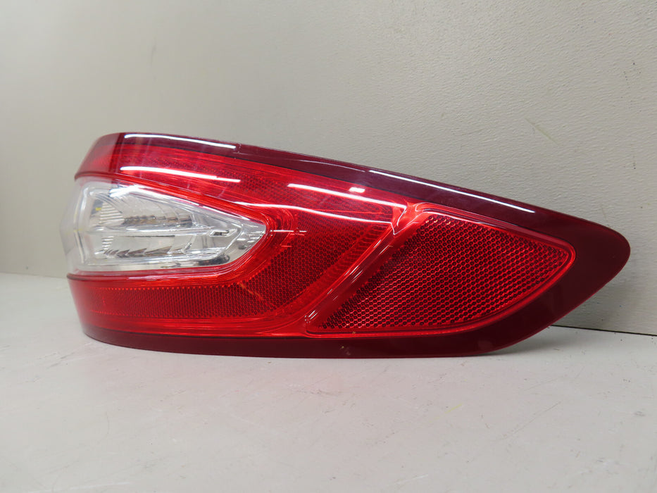 2013-2016 FORD FUSION REAR RIGHT PASSENGERS SIDE TAIL LIGHT OEM