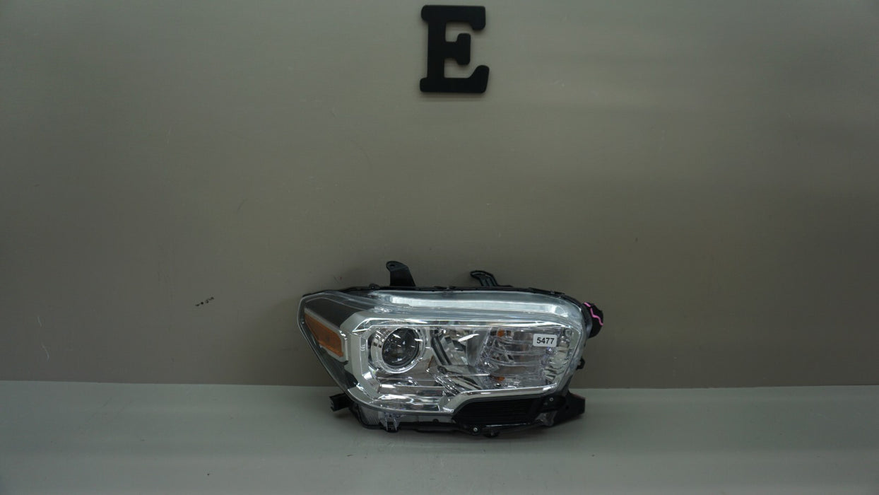 2018-2019 TOYOTA TACOMA FRONT RIGHT PASSENGER SIDE HEADLIGHT LAMP HALOGEN OEM