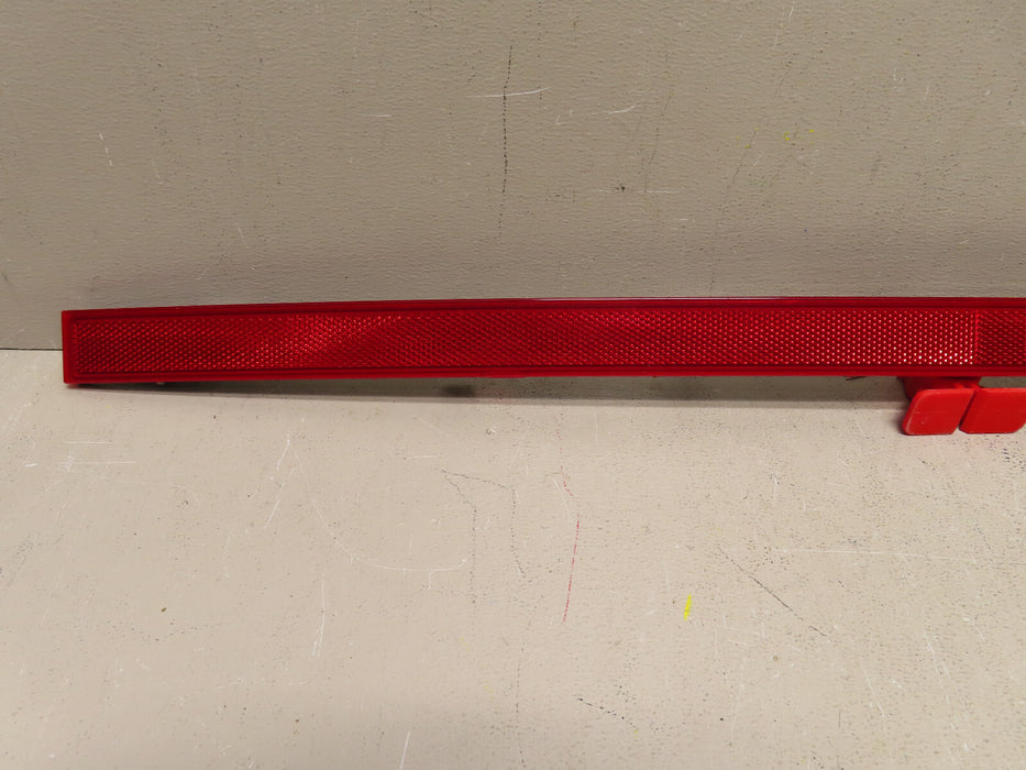 2021 2022 HYUNDAI SANTA FE REAR REFLECTOR CENTER OEM 92409-S1500...