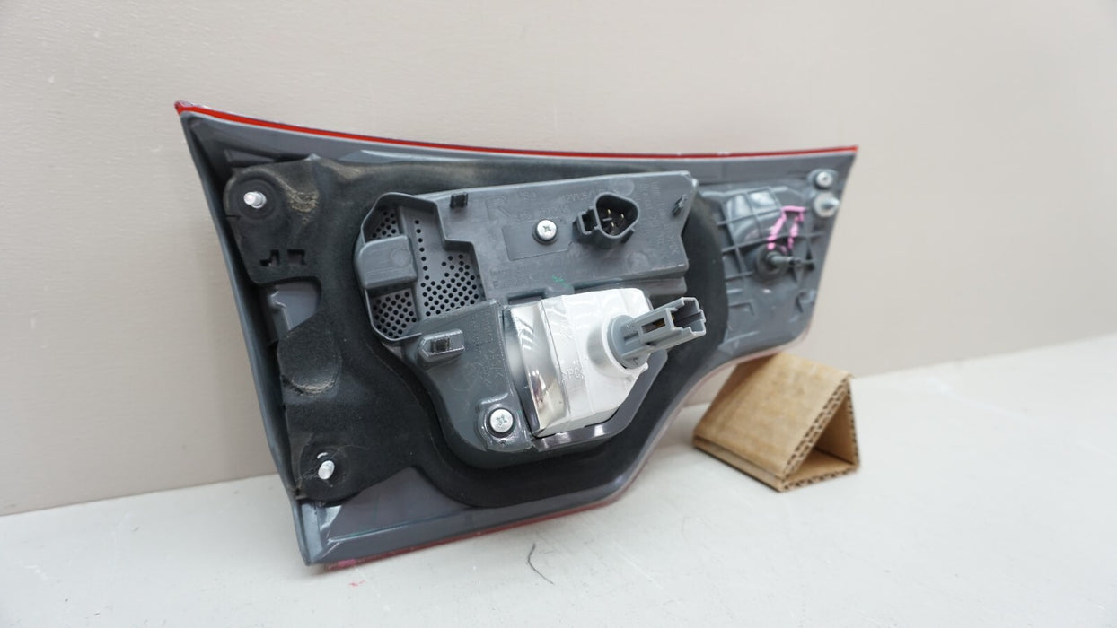 2017-2019 TOYOTA HIGHLANDER RIGHT PASSENGER SIDE INNER TAIL LIGHT LED LAMP OEM