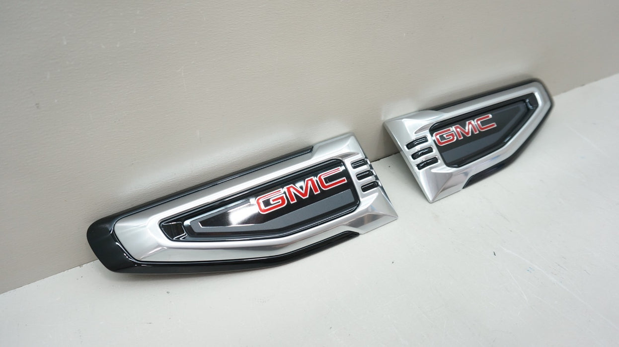 2025-2026 GMC YUKON FENDER EMBLEMS BADGES SET OEM 84956286 *NEW*