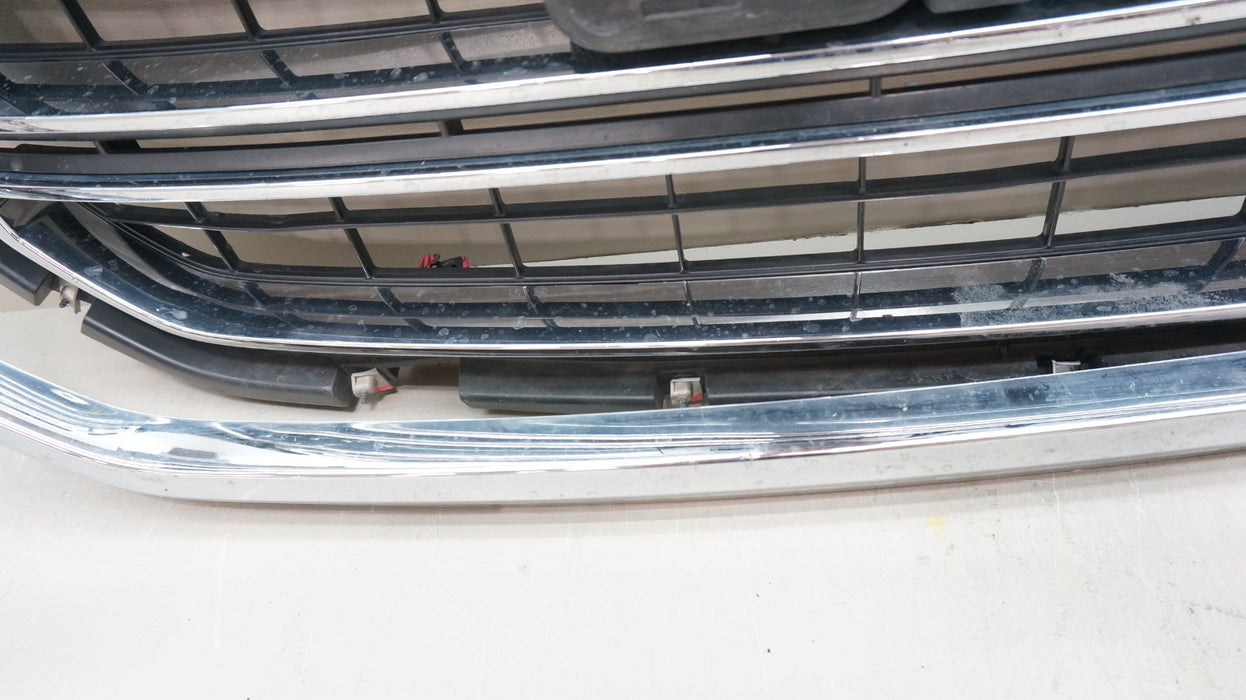 2015-2020 GMC YUKON FRONT BUMPER RADIATOR GRILLE OEM 84119634