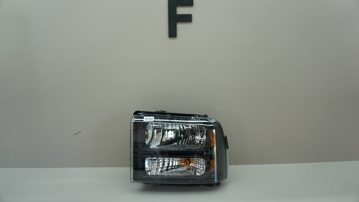 2005-2007 FORD F-250 HARLEY DAVIDSON FRONT LEFT DRIVER SIDE HEADLIGHT 206700B01A