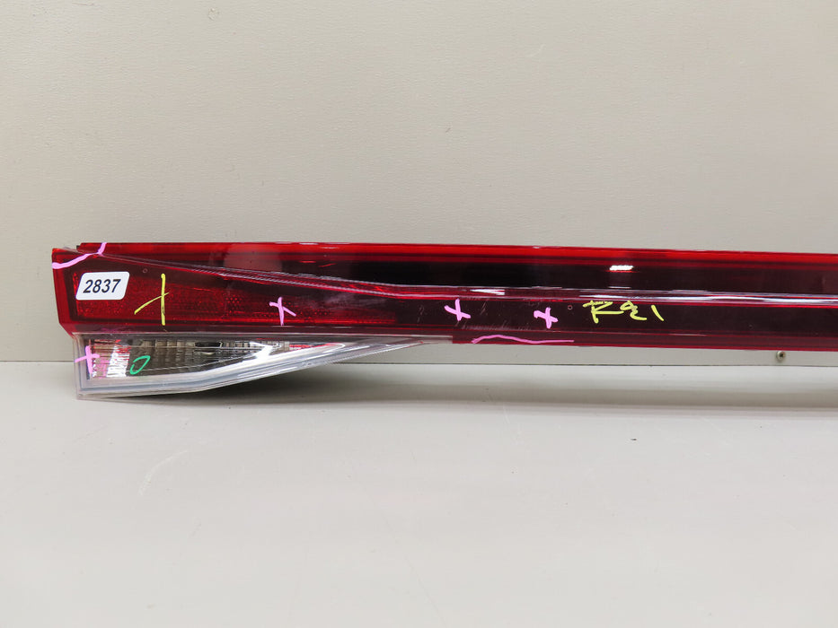 2021 2022 HYUNDAI ELANTRA REAR CENTER TAIL LIGHT LIFT GATE OEM LED 92409-AB000