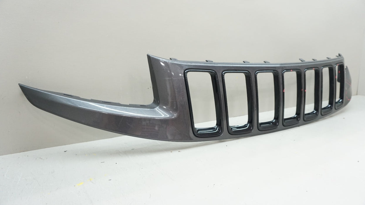 2014-2016 JEEP GRAND CHEROKEE FRONT UPPER CENTER RADIATOR GRILLE OEM 1WL32TRM