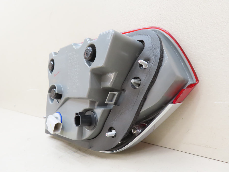 2015 -2020 JEEP GRAND CHEROKEE REAR RIGHT PASSENGER SIDE TAIL LIGHT AFTERMARKET