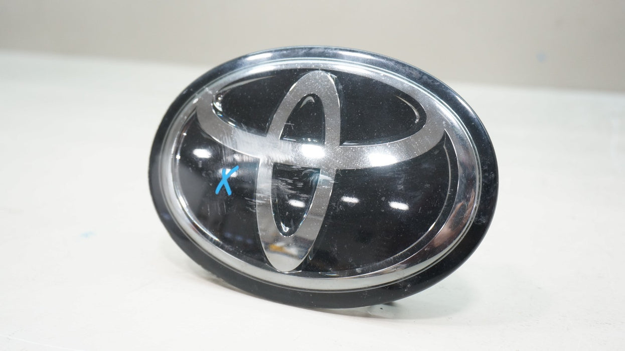 2019-2022 TOYOTA AVALON GRILLE RADAR SENSOR EMBLEM OEM 53141-33130