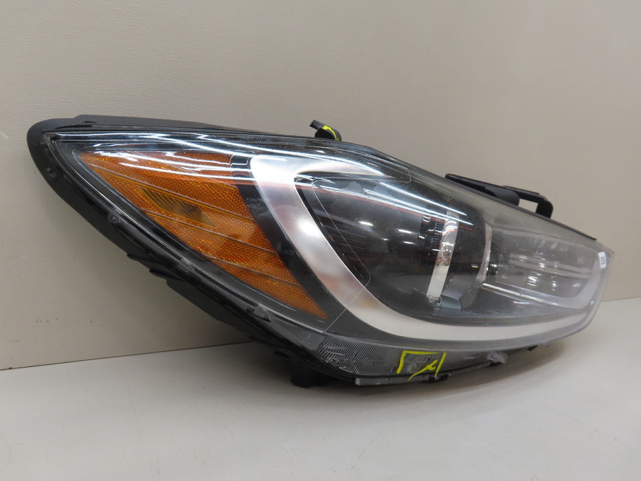 2017-2018 HYUNDAI ELANTRA RIGHT PASSENGER SIDE HEADLIGHT HALOGEN OEM 9356