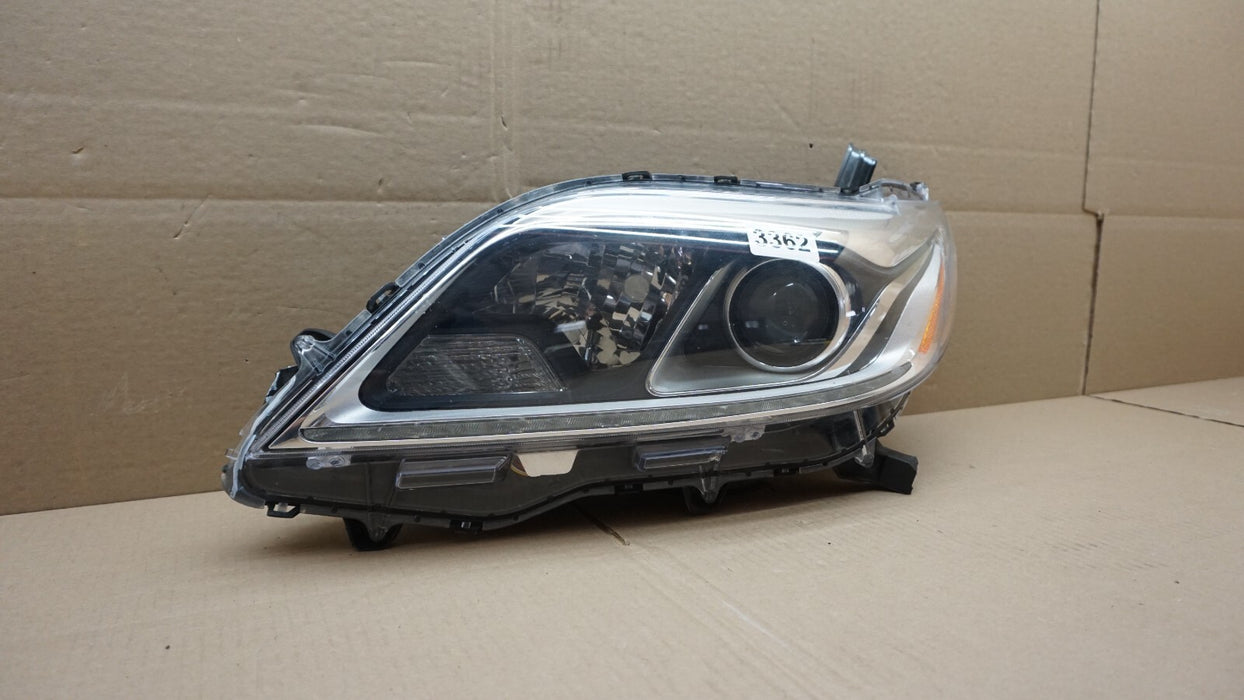 2015-2018 TOYOTA SIENNA FRONT LEFT DRIVER SIDE HEADLIGHT HEADLAMP HALOGEN OEM