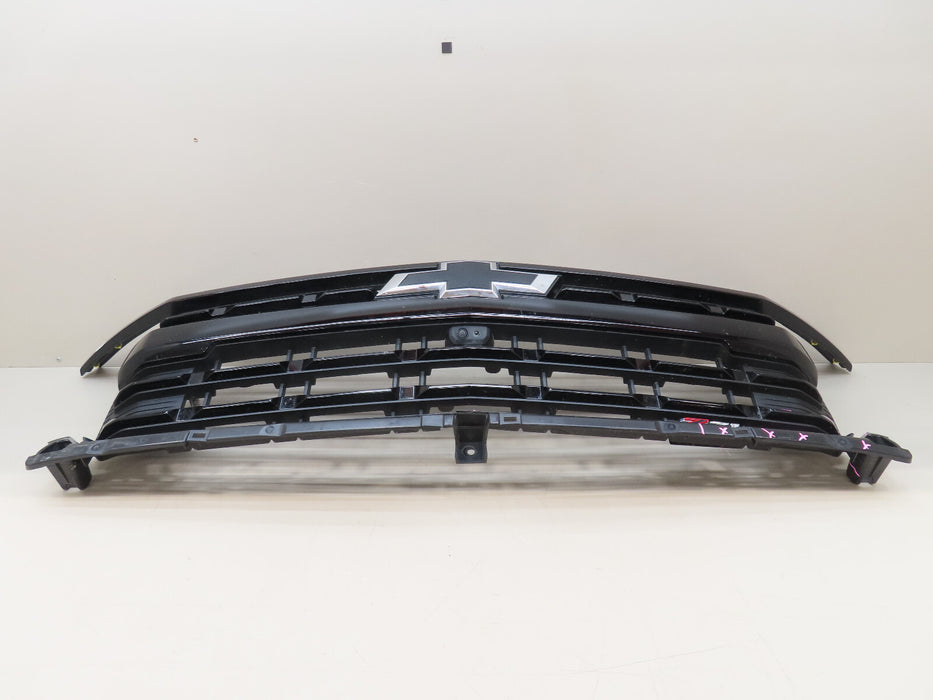 2022 2023 CHEVROLET SILVERADO 1500 FRONT RADIATOR GRILL GRILLE W/CAMERA OEM