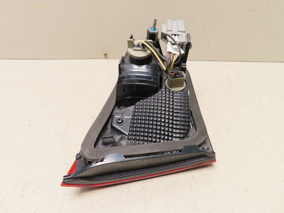 2016-2019 CHEVROLET MALIBU RIGHT PASSENGER TAIL LIGHT INNER HALOGEN LAMP OEM