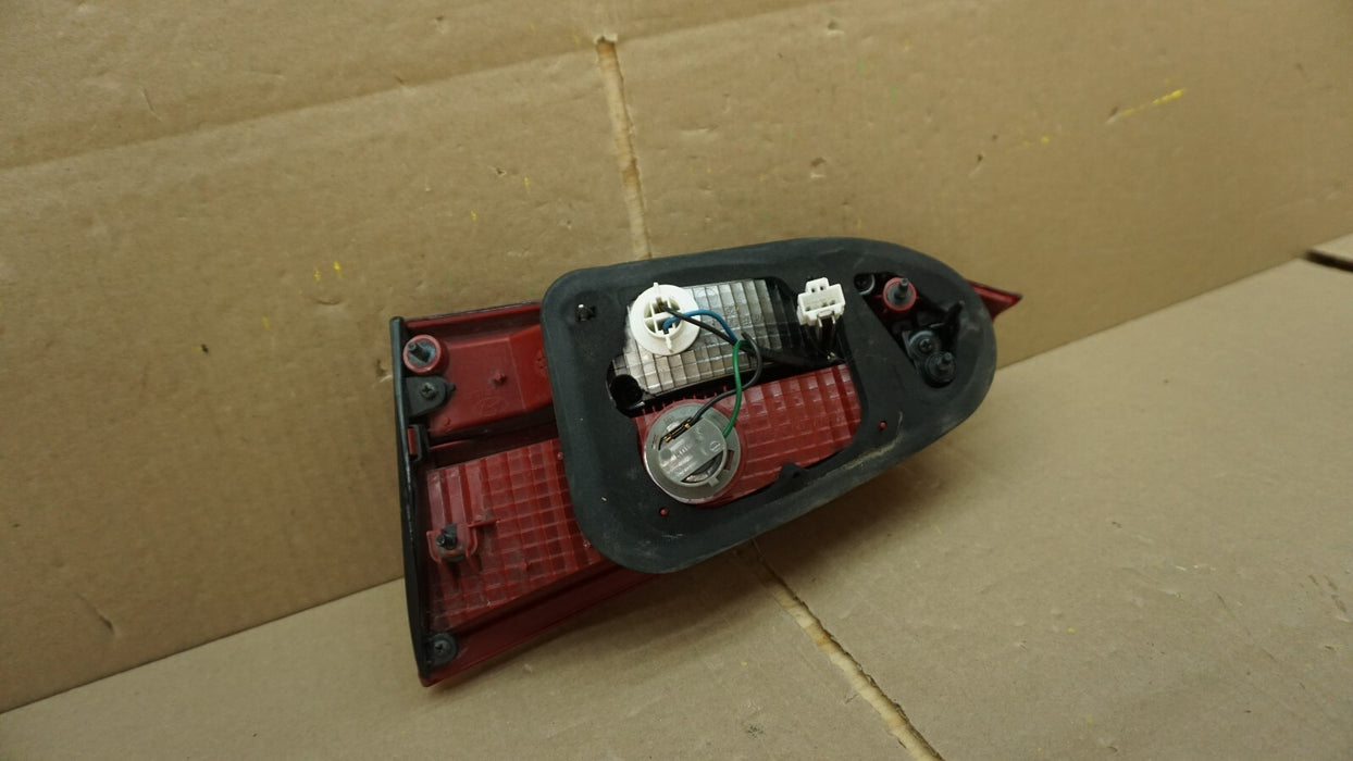 2013-2016 HYUNDAI SANTA FE RIGHT PASSENGER SIDE INNER TAIL LIGHT OEM 92405-4Z0