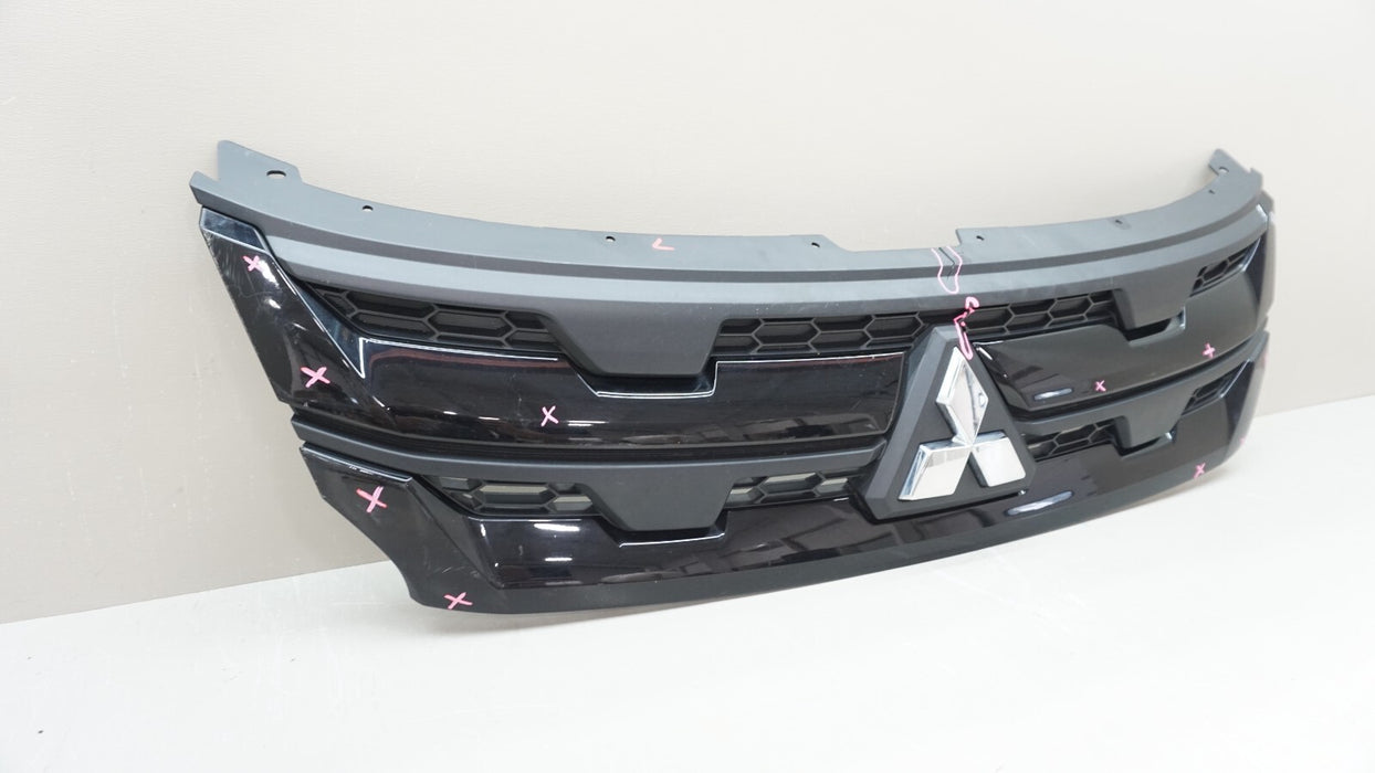 2020-2023 MITSUBISHI OUTLANDER FRONT BUMPER GRILLE OEM 7450B399
